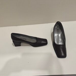 Kenneth Cole square heeled pumps.